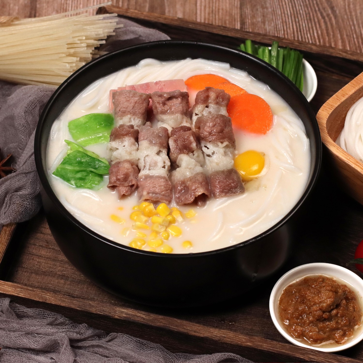 米線(xiàn)加盟好項目，餐飲創(chuàng  )業(yè)好品牌！狀元米線(xiàn)17年運營(yíng)經(jīng)驗豐富，自有工廠(chǎng)扶持！開(kāi)店無(wú)憂(yōu)！全國合作熱線(xiàn)：400-967-2208