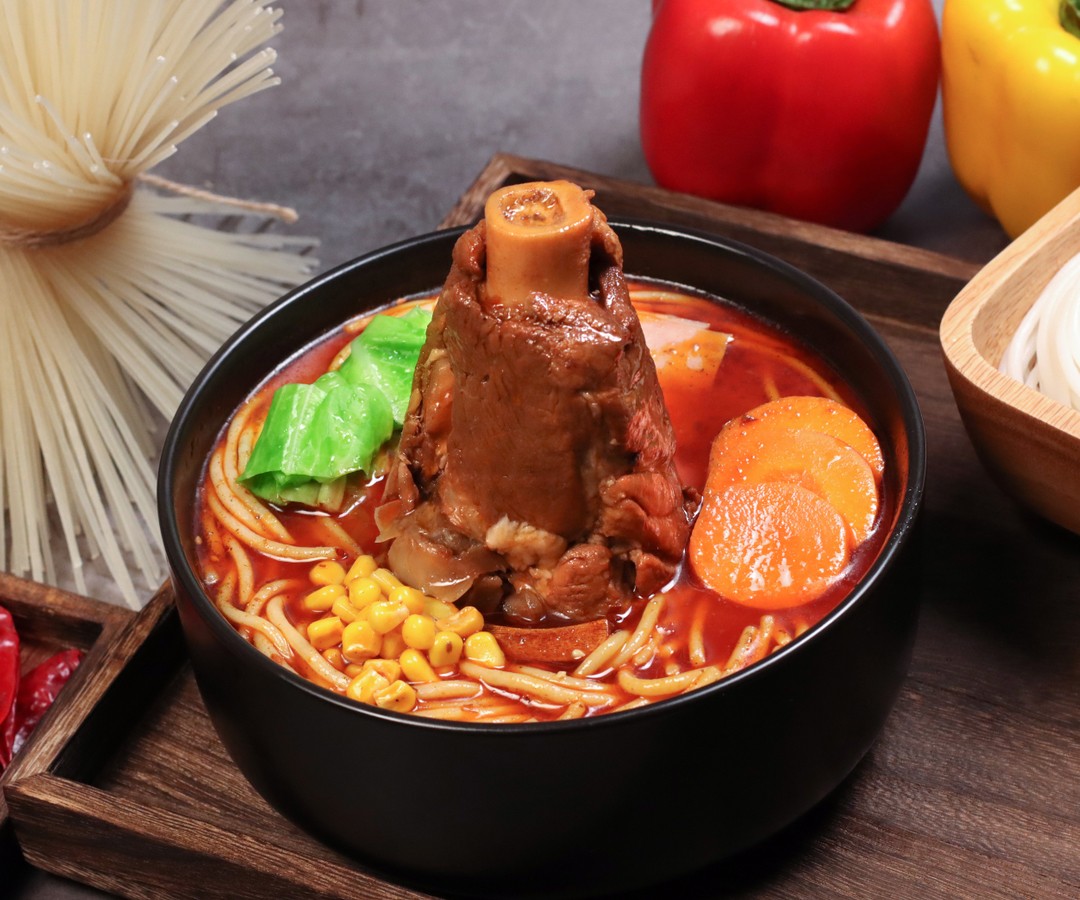  狀元米線(xiàn)深知決定一家米線(xiàn)店生意好壞，全靠產(chǎn)品口味，17年專(zhuān)業(yè)米線(xiàn)品類(lèi)，真材實(shí)料，才夠好吃！歡迎各界有志之士加入合作。全國合作熱線(xiàn)：400-967-2208