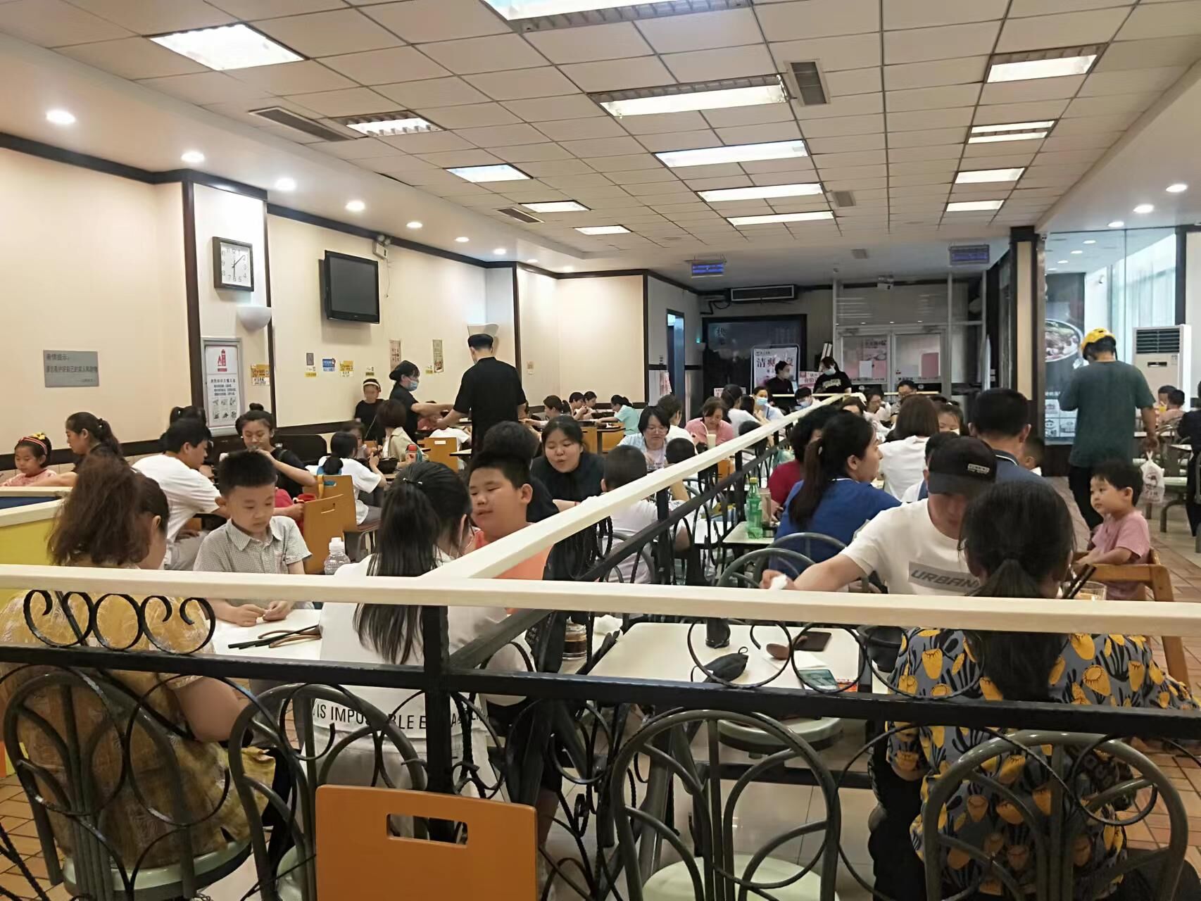 祝愿每一份十年寒窗苦讀的付出 都能轉化為美好的前途,高考加油!吃狀元米線(xiàn)-得高考狀元