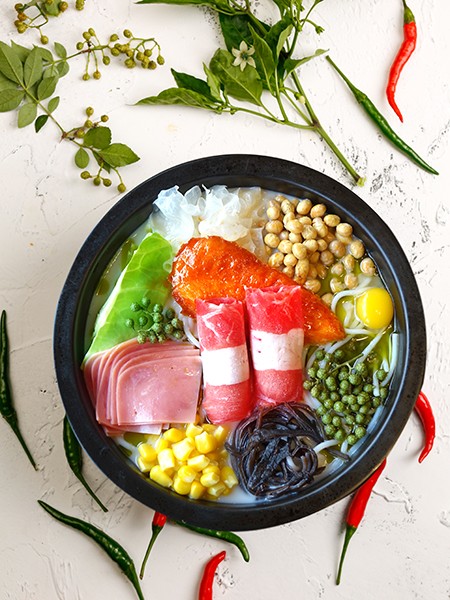 上手快,一個投資小,好操作的美食餐廳!米線加盟好項目,狀元米線全國合作熱線:400-967-2208