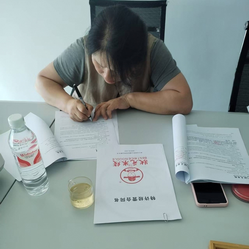  二店簽約成功！感謝您對(duì)狀元米線品牌價(jià)值和市場(chǎng)影響力的認(rèn)可！ #狀元米線 #米線加盟 